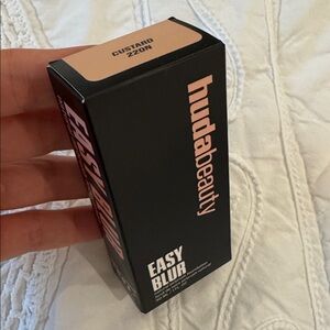 HUDA BEAUTY EASY BLUR NATURAL AIRBUSH Foundation SHADE CUSTARD 220N